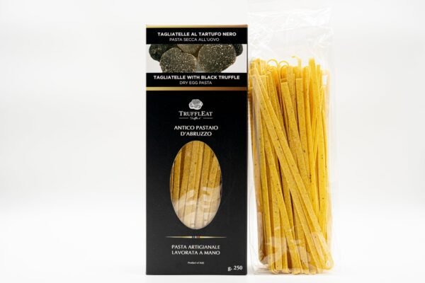 pasta ໄຂ່ tagliatelle 8732 ກັບ truffle ສີດໍາ truffleat 1