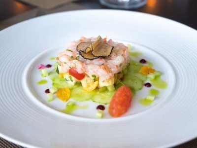 Tartare di Gamberi con Verdure Croccanti e Tartufo