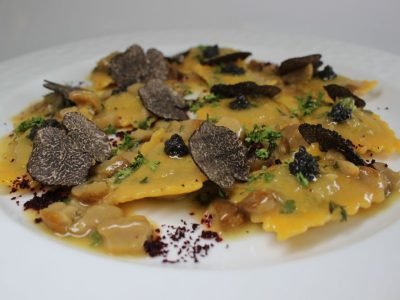 ravioli al tartufo con salsa cremosa